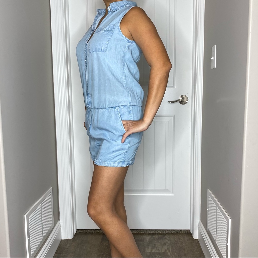 Velvet Heart ❤️❤️ Sleeveless Chambray Romper